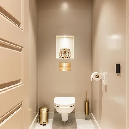 717 Hotel